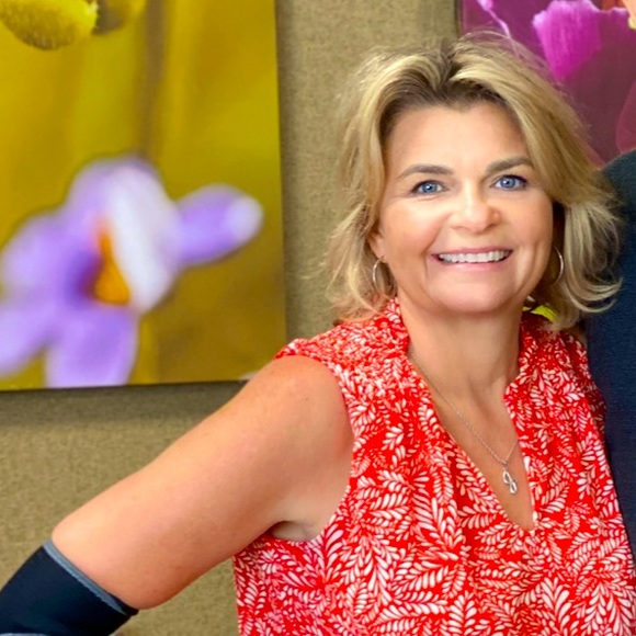 Meet your Posher, Julie - Picture 1 of 1